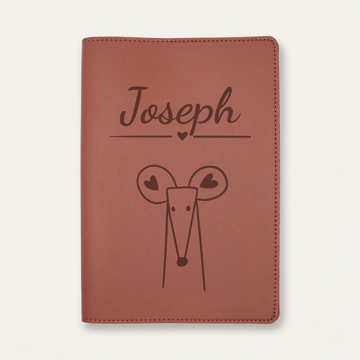 Protège carnet de santé bébé personnalisé – Souris aux oreilles cœur — Chocolat — gravure « Joseph »