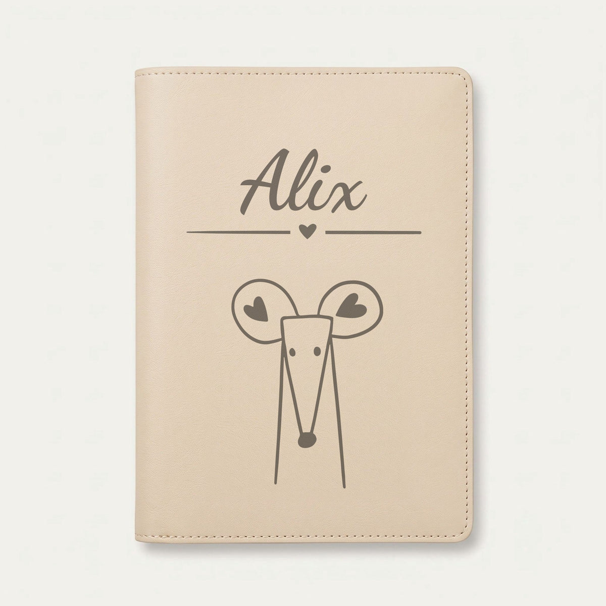 Protège carnet de santé bébé personnalisé – Souris aux oreilles cœur — Crème vanille — gravure « Alix »