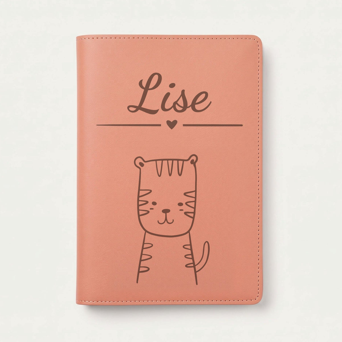 Protège carnet de santé bébé personnalisé – Tigre — Terracotta — gravure « Lise »