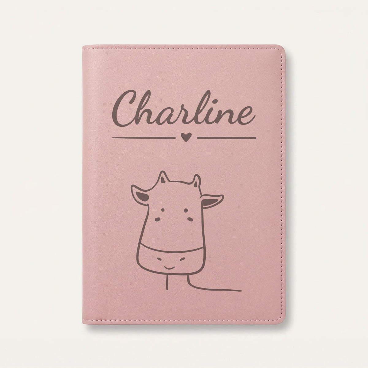 Protège carnet de santé bébé personnalisé – Vache souriante — Rose dragée — gravure « Charline »