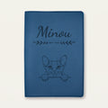 Protège carnet de santé chat personnalisé – Abyssin — Bleu nuit — Flèche — gravure « Minou »