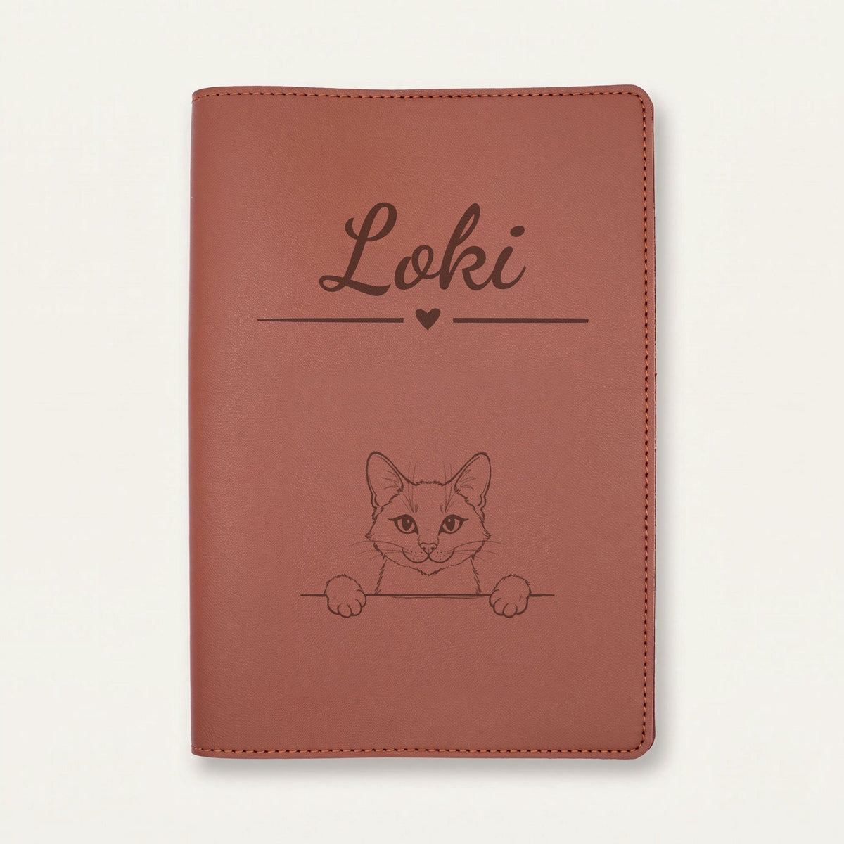 Protège carnet de santé chat personnalisé – Bleu russe — Chocolat — Cœur — gravure « Loki »
