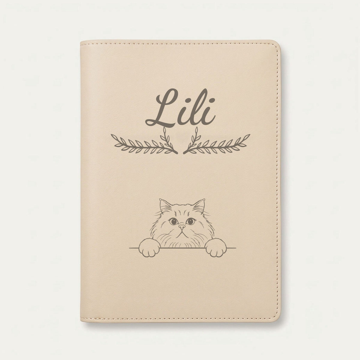 Protège carnet de santé chat personnalisé – British longhair — Crème vanille — Bouquet — gravure « Lili »