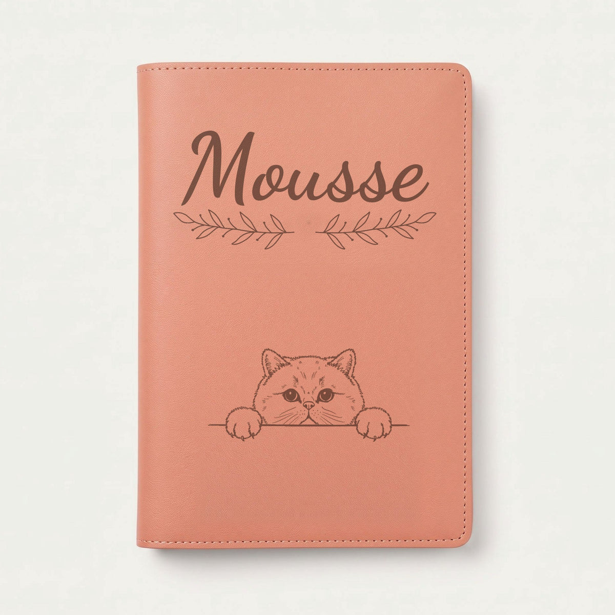 Protège carnet de santé chat personnalisé – British shorthair — Terracotta — Rameaux — gravure « Mousse »