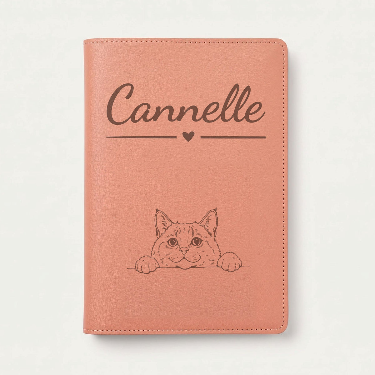 Protège carnet de santé chat personnalisé – Chartreux — Terracotta — Cœur — gravure « Cannelle »