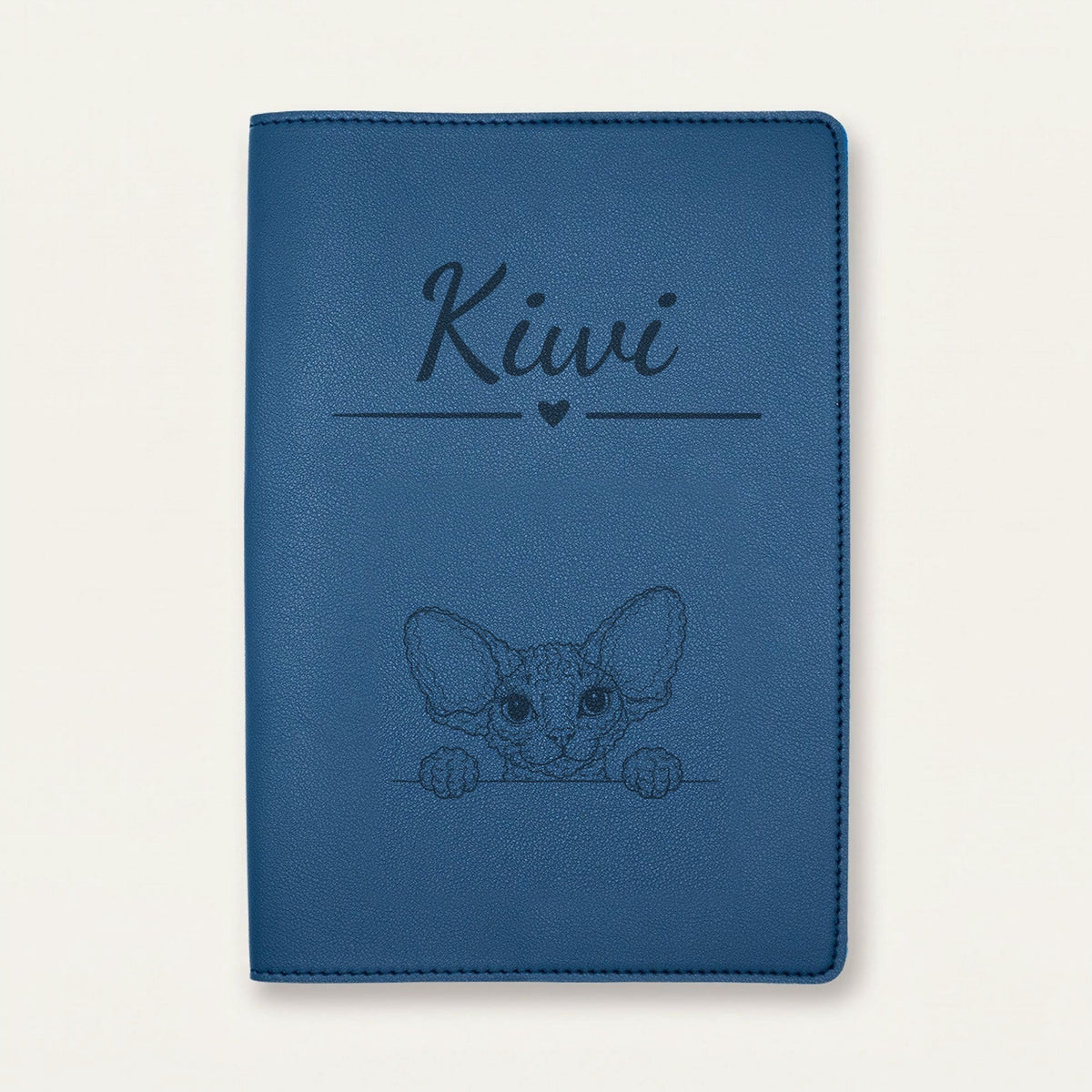 Protège carnet de santé chat personnalisé – Devon rex — Bleu nuit — Cœur — gravure « Kiwi »