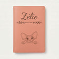 Protège carnet de santé chat personnalisé – Devon rex — Terracotta — Flèche — gravure « Zélie »