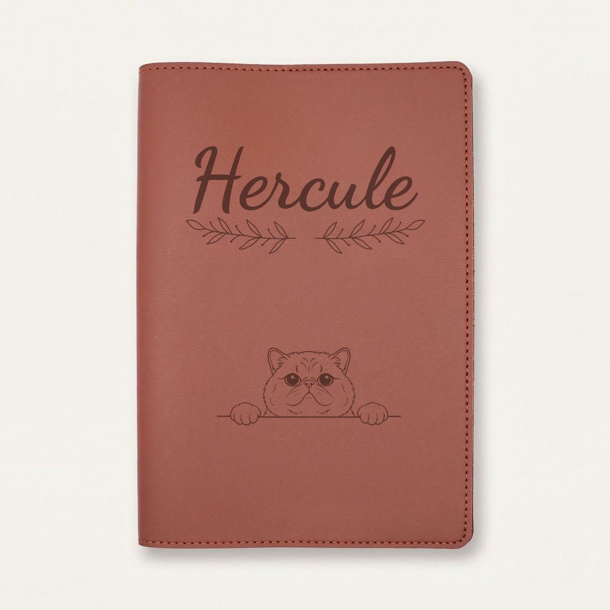 Protège carnet de santé chat personnalisé – Exotic shorthair — Chocolat — Rameaux — gravure « Hercule »