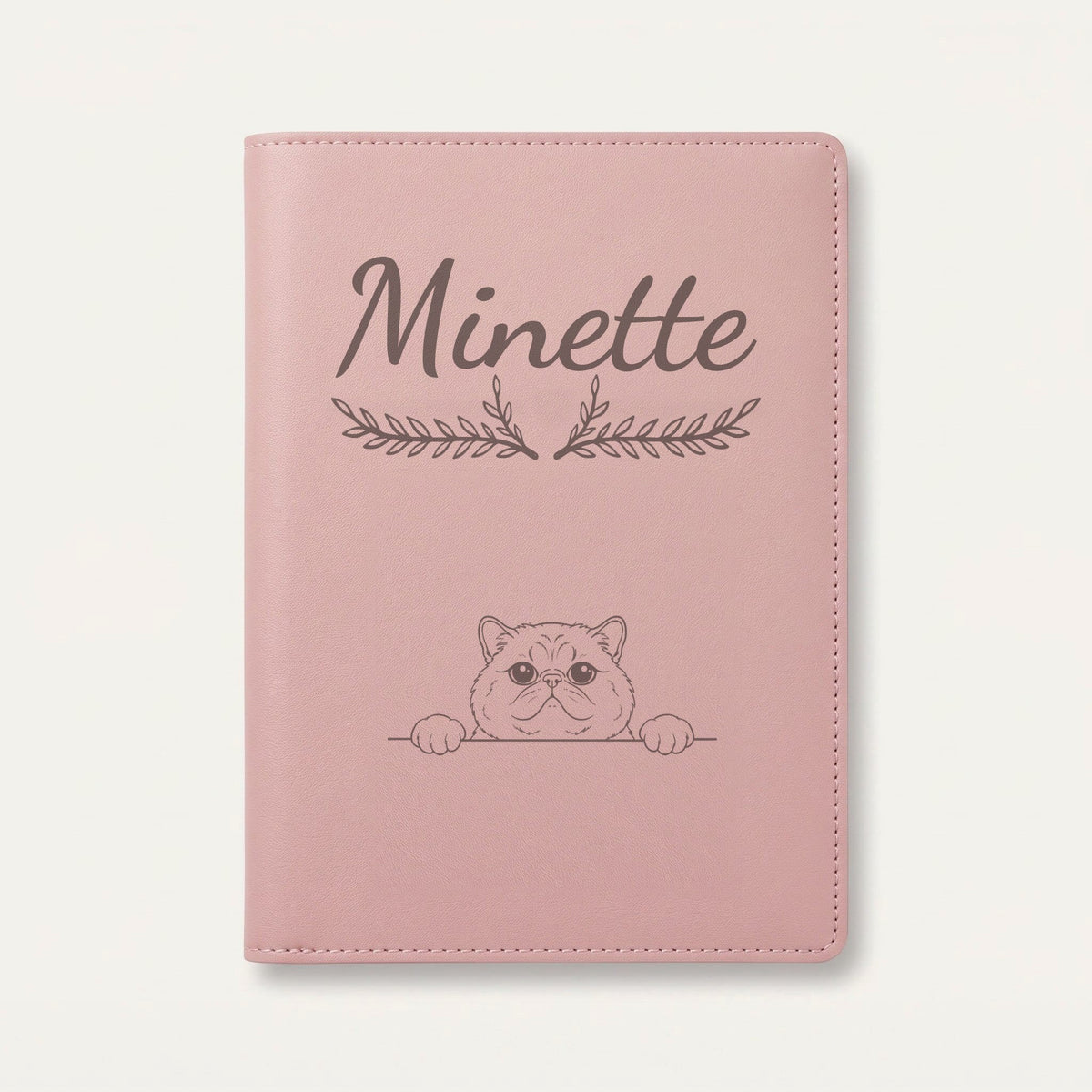 Protège carnet de santé chat personnalisé – Exotic shorthair — Rose dragée — Bouquet — gravure « Minette »
