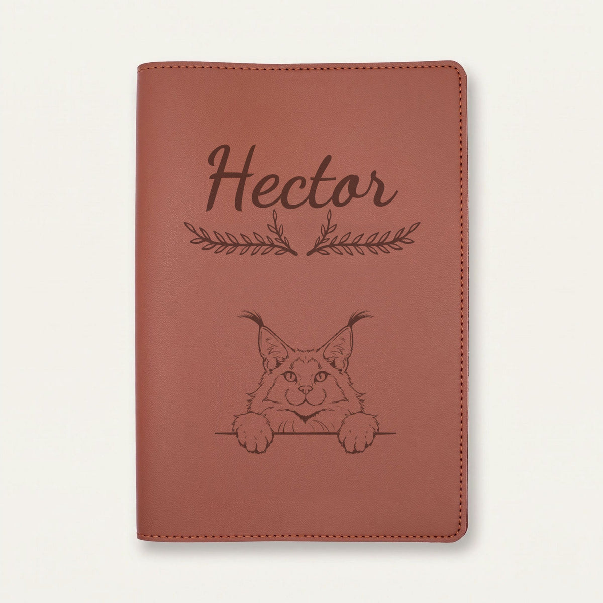 Protège carnet de santé chat personnalisé – Maine coon — Chocolat — Bouquet — gravure « Hector »