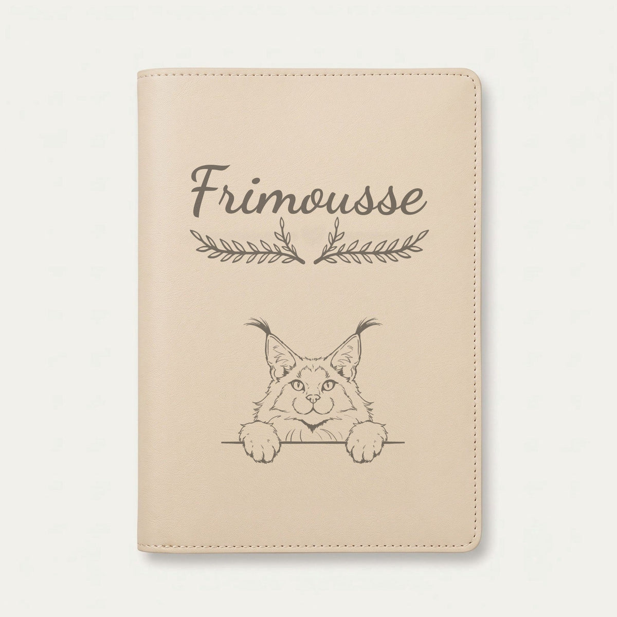 Protège carnet de santé chat personnalisé – Maine coon — Crème vanille — Bouquet — gravure « Frimousse »