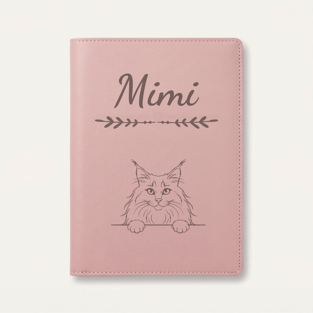 Protège carnet de santé chat personnalisé – Norvégien — Rose dragée — Flèche — gravure « Mimi »