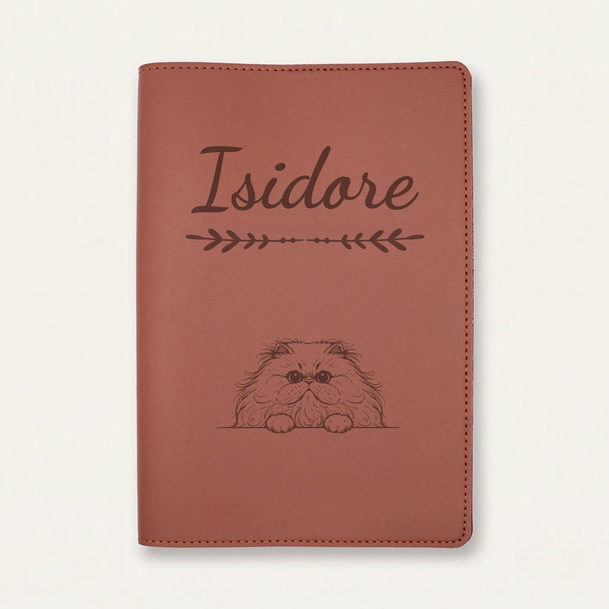 Protège carnet de santé chat personnalisé – Persan — Chocolat — Flèche — gravure « Isidore »