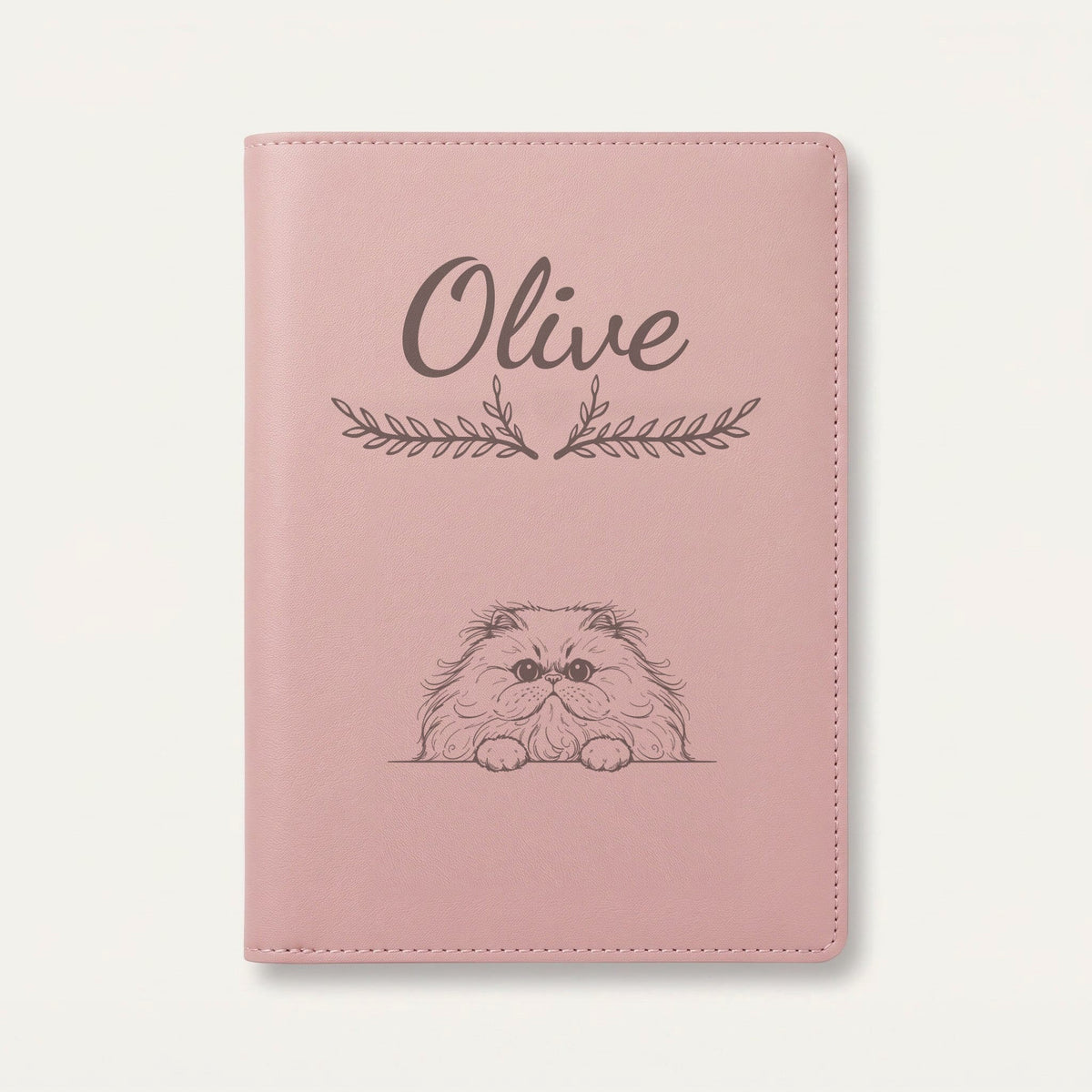 Protège carnet de santé chat personnalisé – Persan — Rose dragée — Bouquet — gravure « Olive »