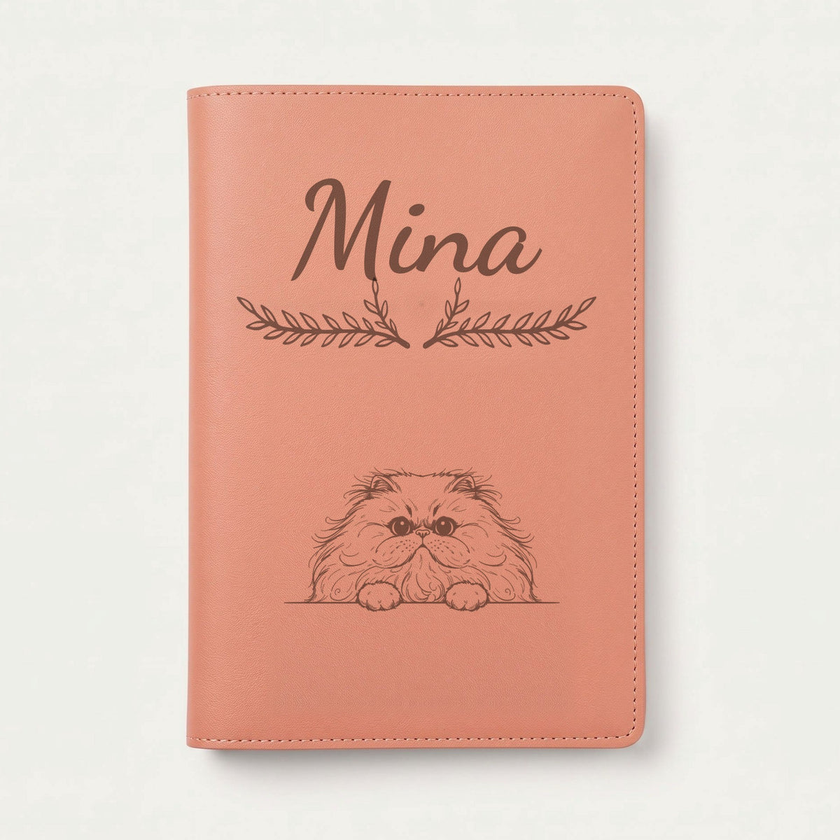 Protège carnet de santé chat personnalisé – Persan — Terracotta — Bouquet — gravure « Mina »