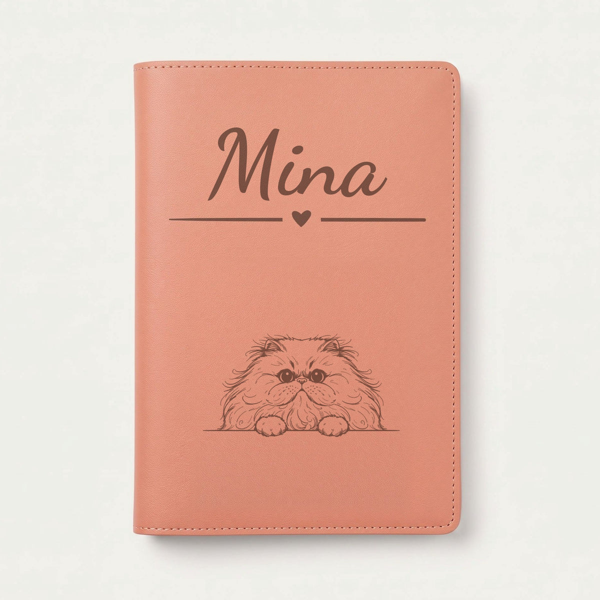 Protège carnet de santé chat personnalisé – Persan — Terracotta — Cœur — gravure « Mina »