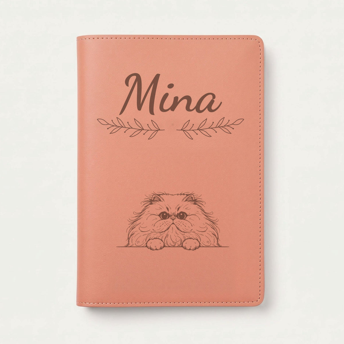 Protège carnet de santé chat personnalisé – Persan — Terracotta — Rameaux — gravure « Mina »