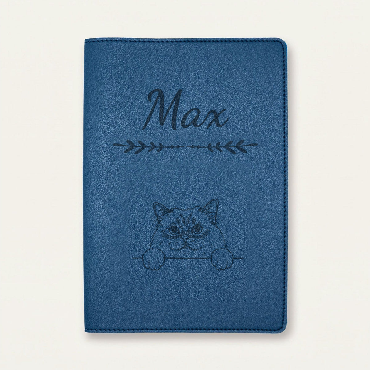 Protège carnet de santé chat personnalisé – Sacré de Birmanie — Bleu nuit — Flèche — gravure « Max »