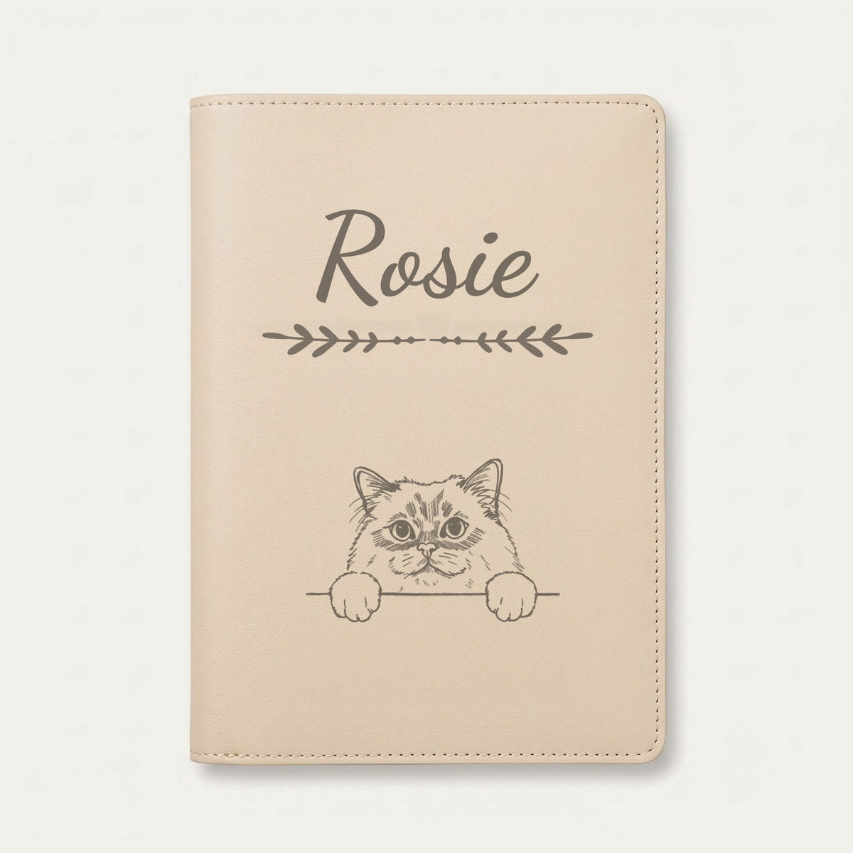 Protège carnet de santé chat personnalisé – Sacré de Birmanie — Crème vanille — Flèche — gravure « Rosie »