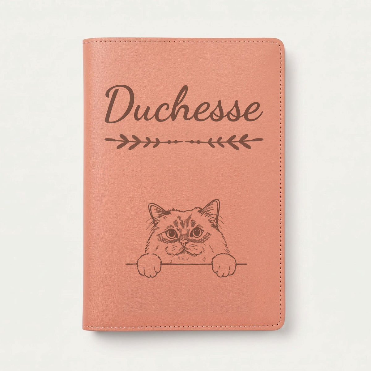 Protège carnet de santé chat personnalisé – Sacré de Birmanie — Terracotta — Flèche — gravure « Duchesse »