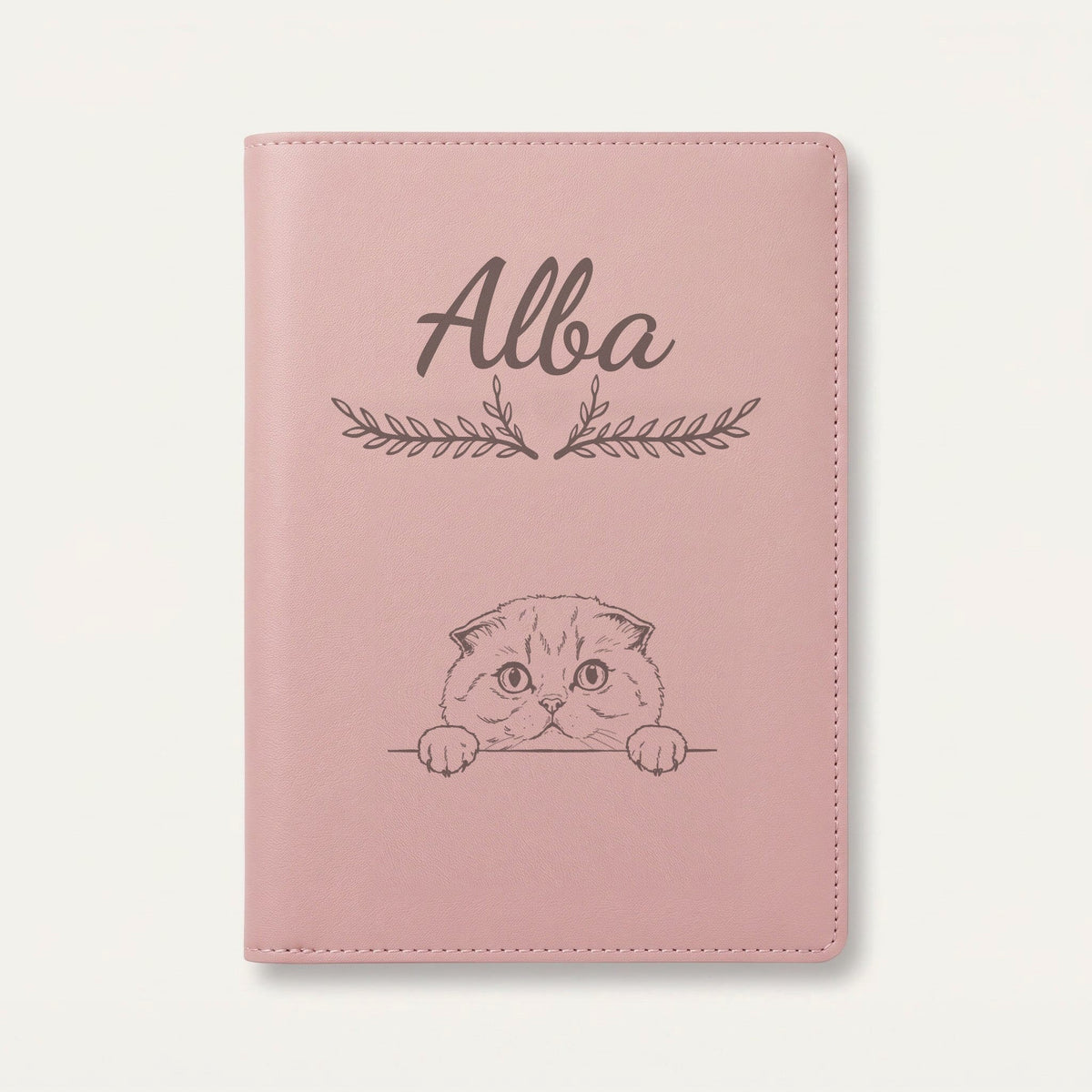 Protège carnet de santé chat personnalisé – Scottish fold — Rose dragée — Bouquet — gravure « Alba »