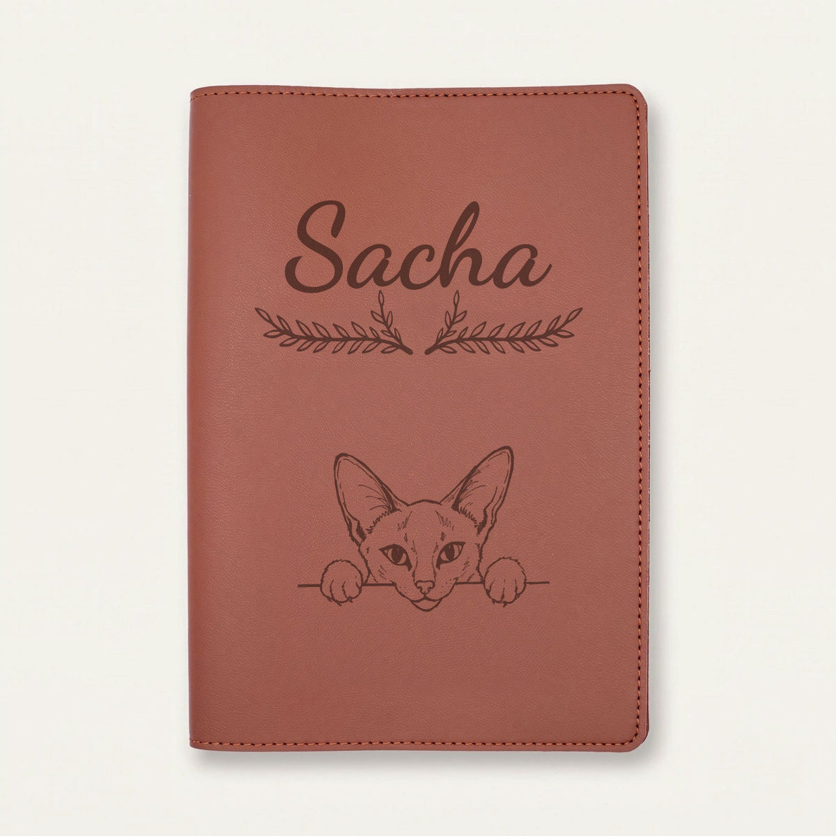 Protège carnet de santé chat personnalisé – Siamois — Chocolat — Bouquet — gravure « Sacha »