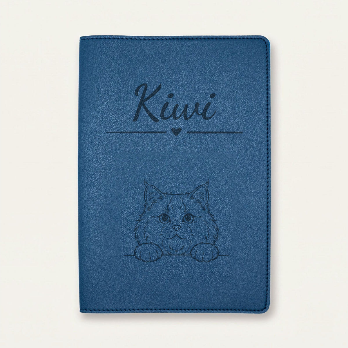 Protège carnet de santé chat personnalisé – Sibérien — Bleu nuit — Cœur — gravure « Kiwi »