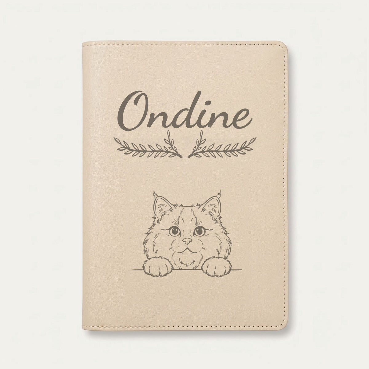 Protège carnet de santé chat personnalisé – Sibérien — Crème vanille — Bouquet — gravure « Ondine »
