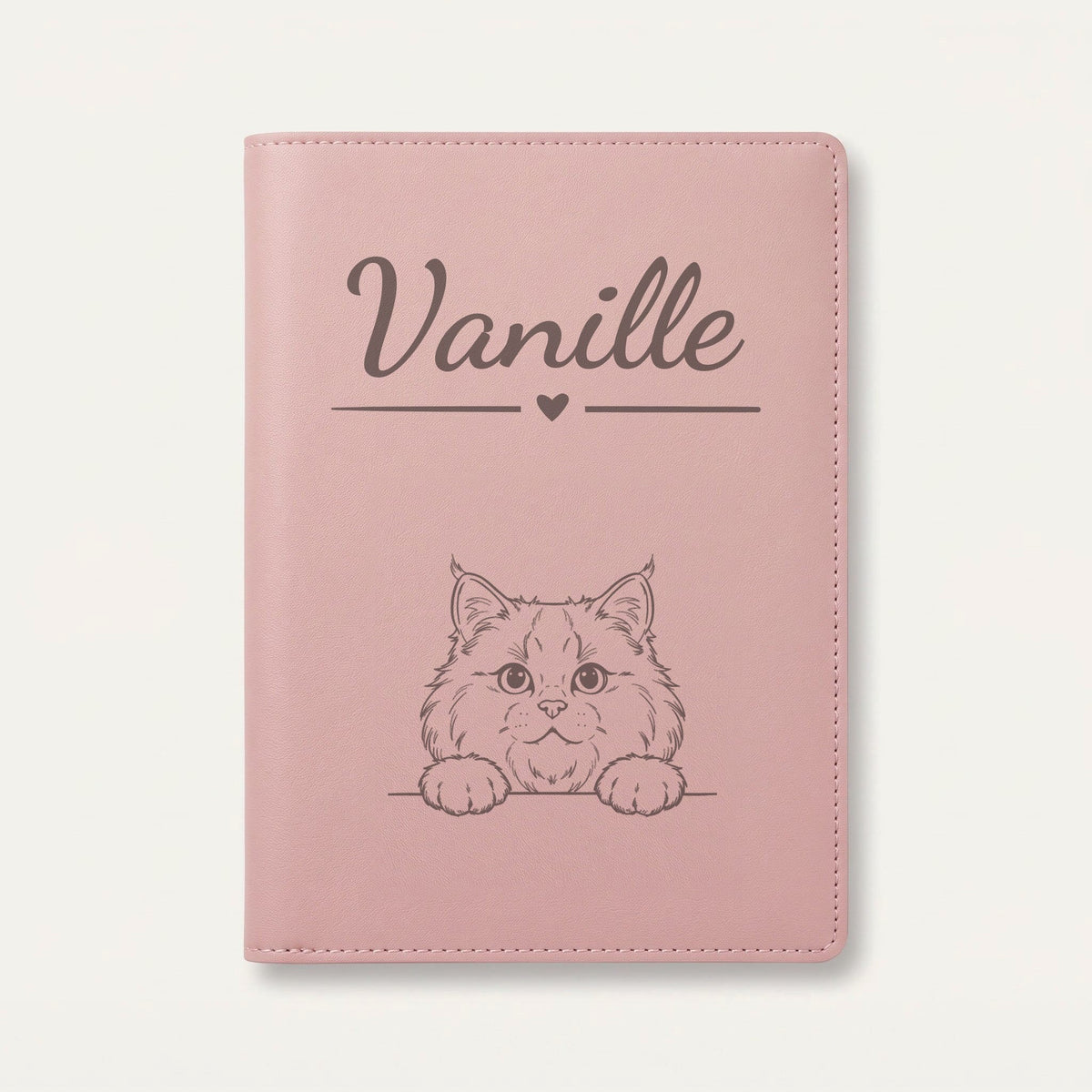 Protège carnet de santé chat personnalisé – Sibérien — Rose dragée — Cœur — gravure « Vanille »