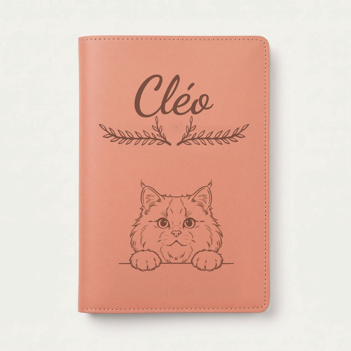 Protège carnet de santé chat personnalisé – Sibérien — Terracotta — Bouquet — gravure « Cléo »