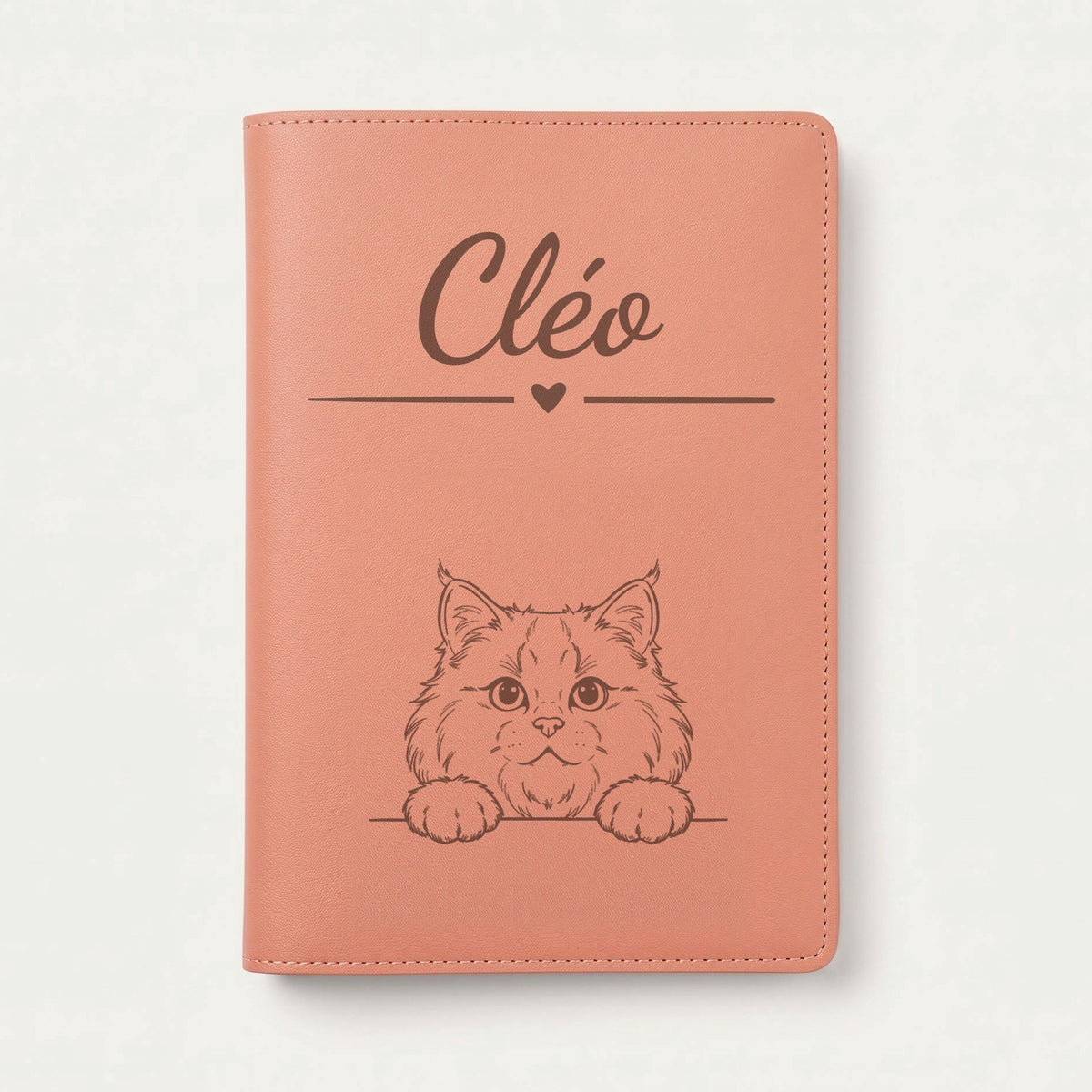 Protège carnet de santé chat personnalisé – Sibérien — Terracotta — Cœur — gravure « Cléo »