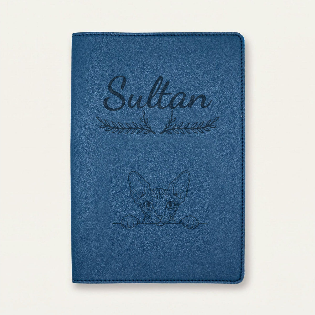Protège carnet de santé chat personnalisé – Sphynx — Bleu nuit — Bouquet — gravure « Sultan »