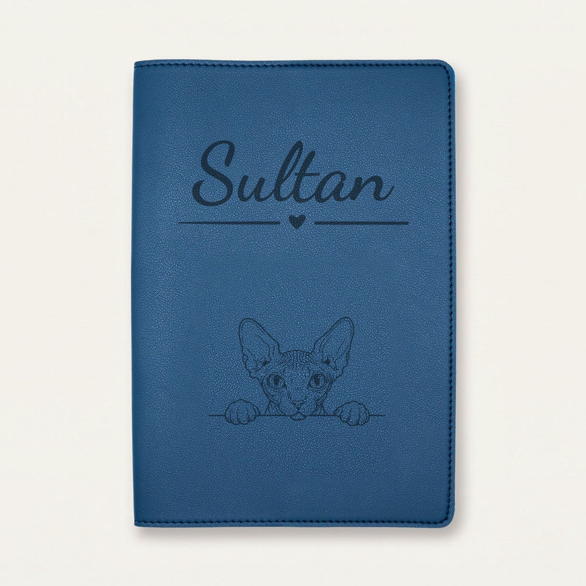 Protège carnet de santé chat personnalisé – Sphynx — Bleu nuit — Cœur — gravure « Sultan »
