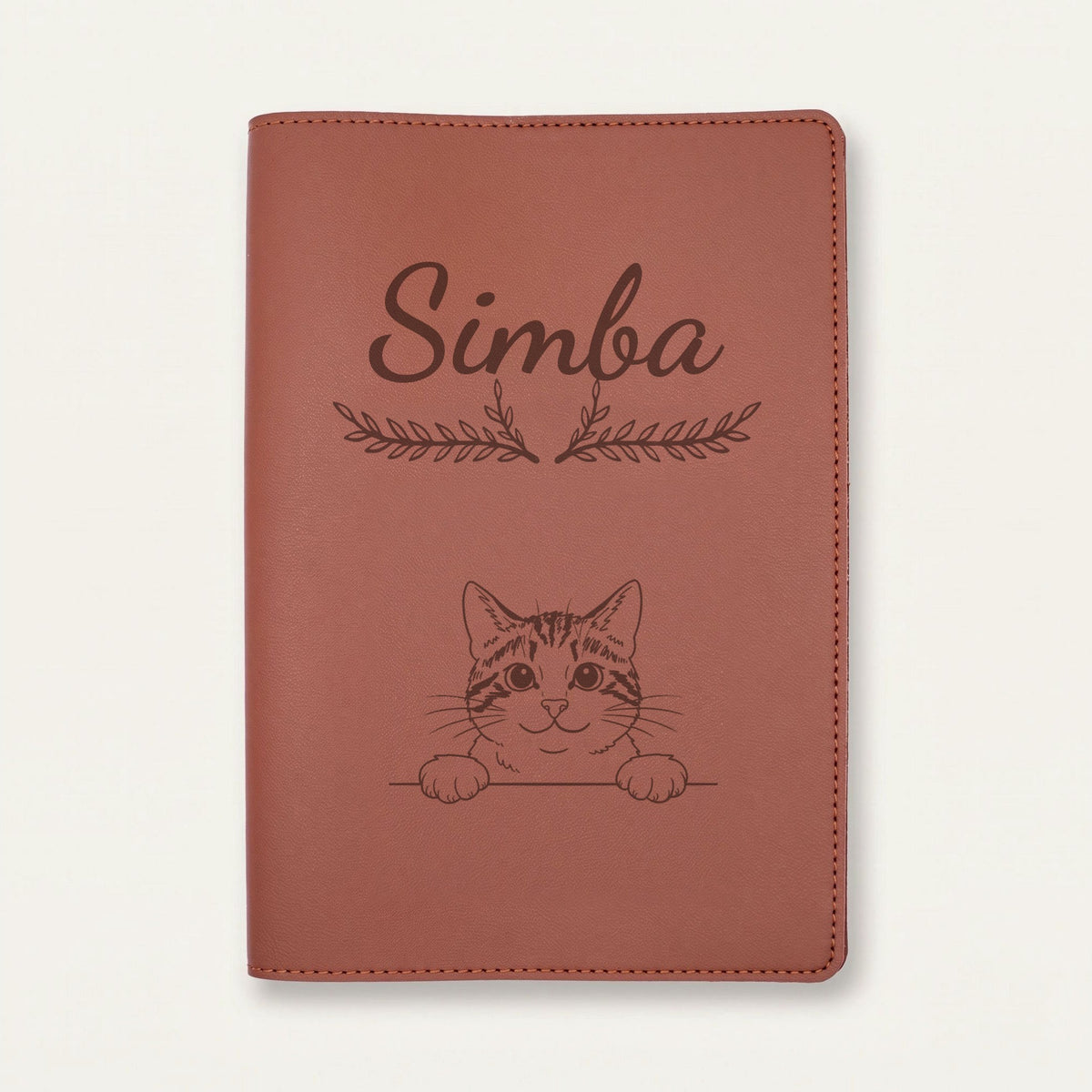 Protège carnet de santé chat personnalisé – Tigré et blanc — Chocolat — Bouquet — gravure « Simba »