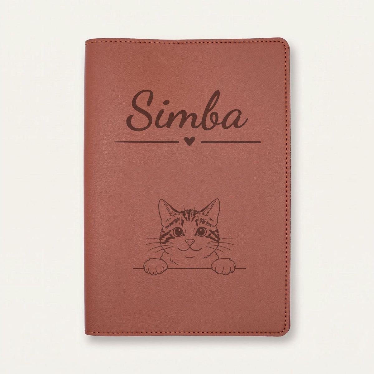 Protège carnet de santé chat personnalisé – Tigré et blanc — Chocolat — Cœur — gravure « Simba »