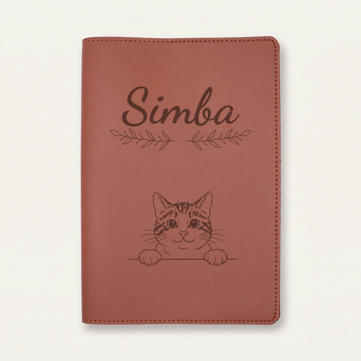 Protège carnet de santé chat personnalisé – Tigré et blanc — Chocolat — Rameaux — gravure « Simba »