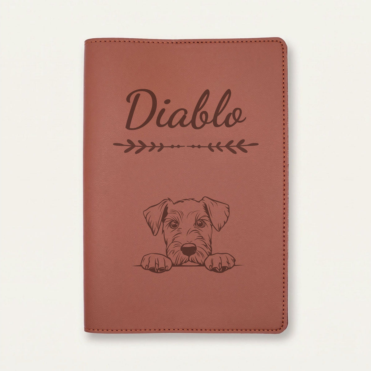 Protège carnet de santé chien personnalisé – Airedale terrier — Chocolat — Flèche — gravure « Diablo »