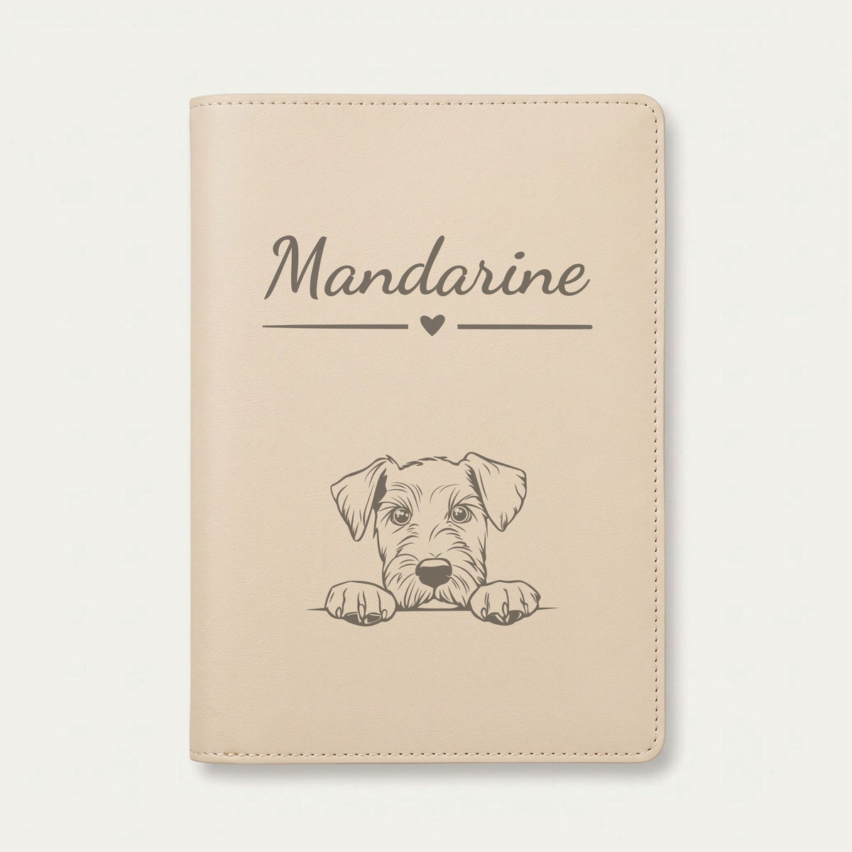 Protège carnet de santé chien personnalisé – Airedale terrier — Crème vanille — Cœur — gravure « Mandarine »