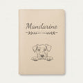 Protège carnet de santé chien personnalisé – Airedale terrier — Crème vanille — Flèche — gravure « Mandarine »