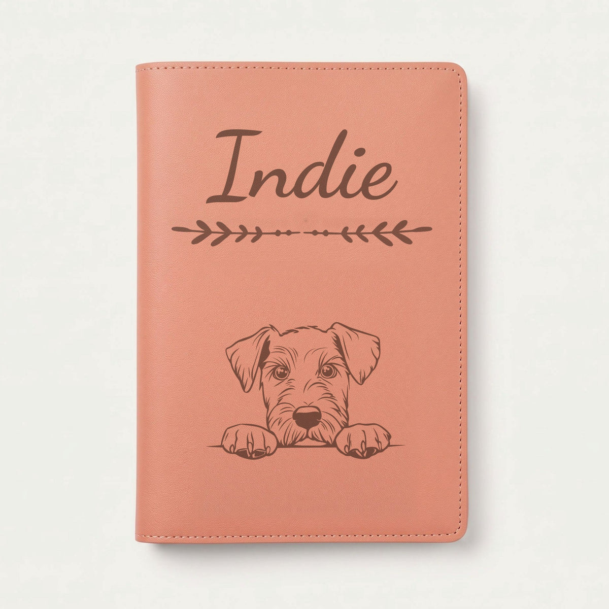 Protège carnet de santé chien personnalisé – Airedale terrier — Terracotta — Flèche — gravure « Indie »