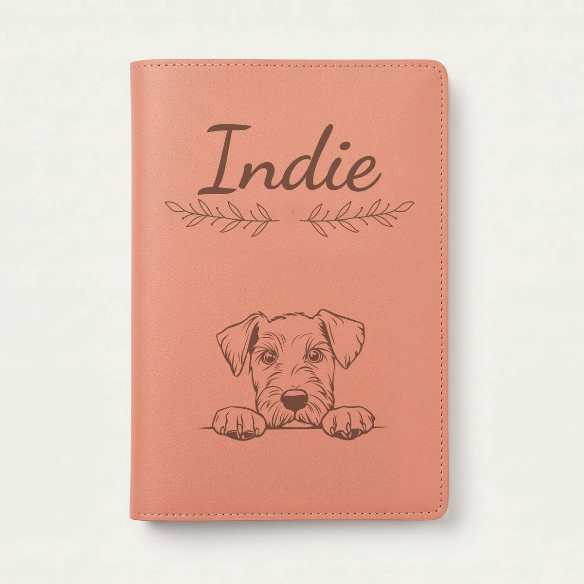 Protège carnet de santé chien personnalisé – Airedale terrier — Terracotta — Rameaux — gravure « Indie »