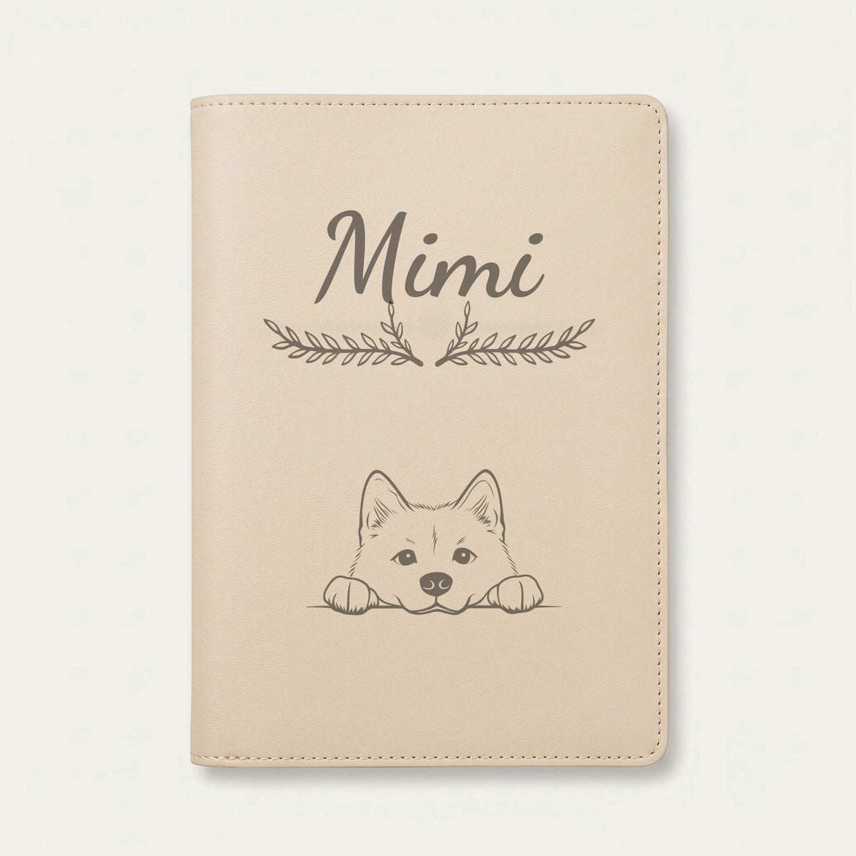 Protège carnet de santé chien personnalisé – Akita inu — Crème vanille — Bouquet — gravure « Mimi »