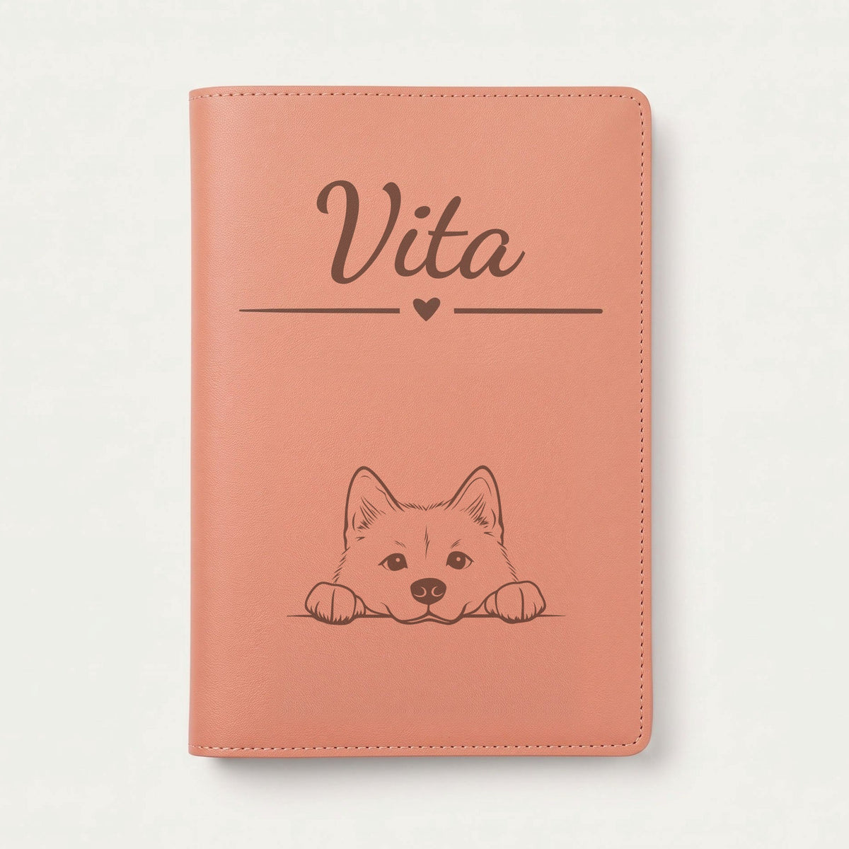 Protège carnet de santé chien personnalisé – Akita inu — Terracotta — Cœur — gravure « Vita »