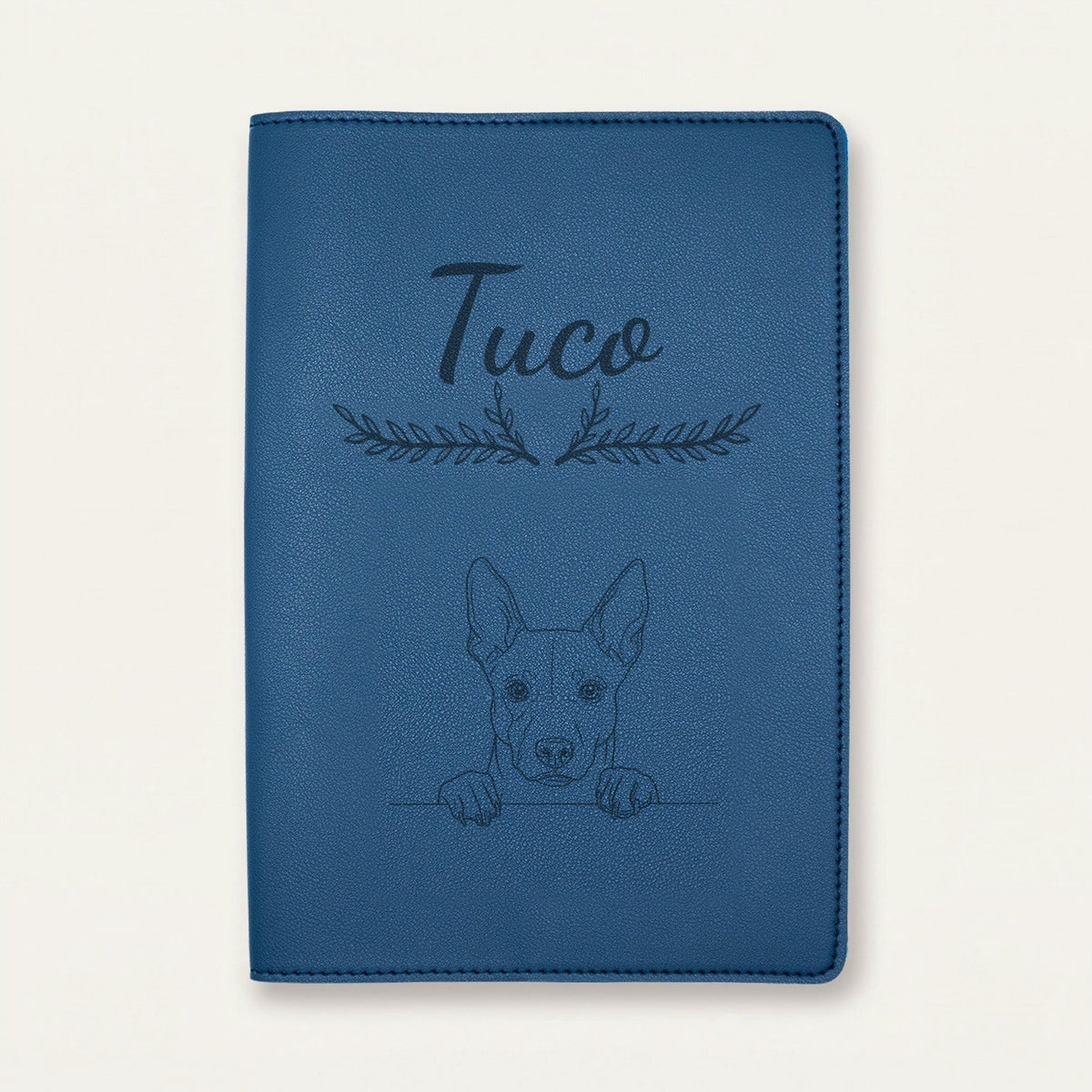Protège carnet de santé chien personnalisé – Basenji — Bleu nuit — Bouquet — gravure « Tuco »