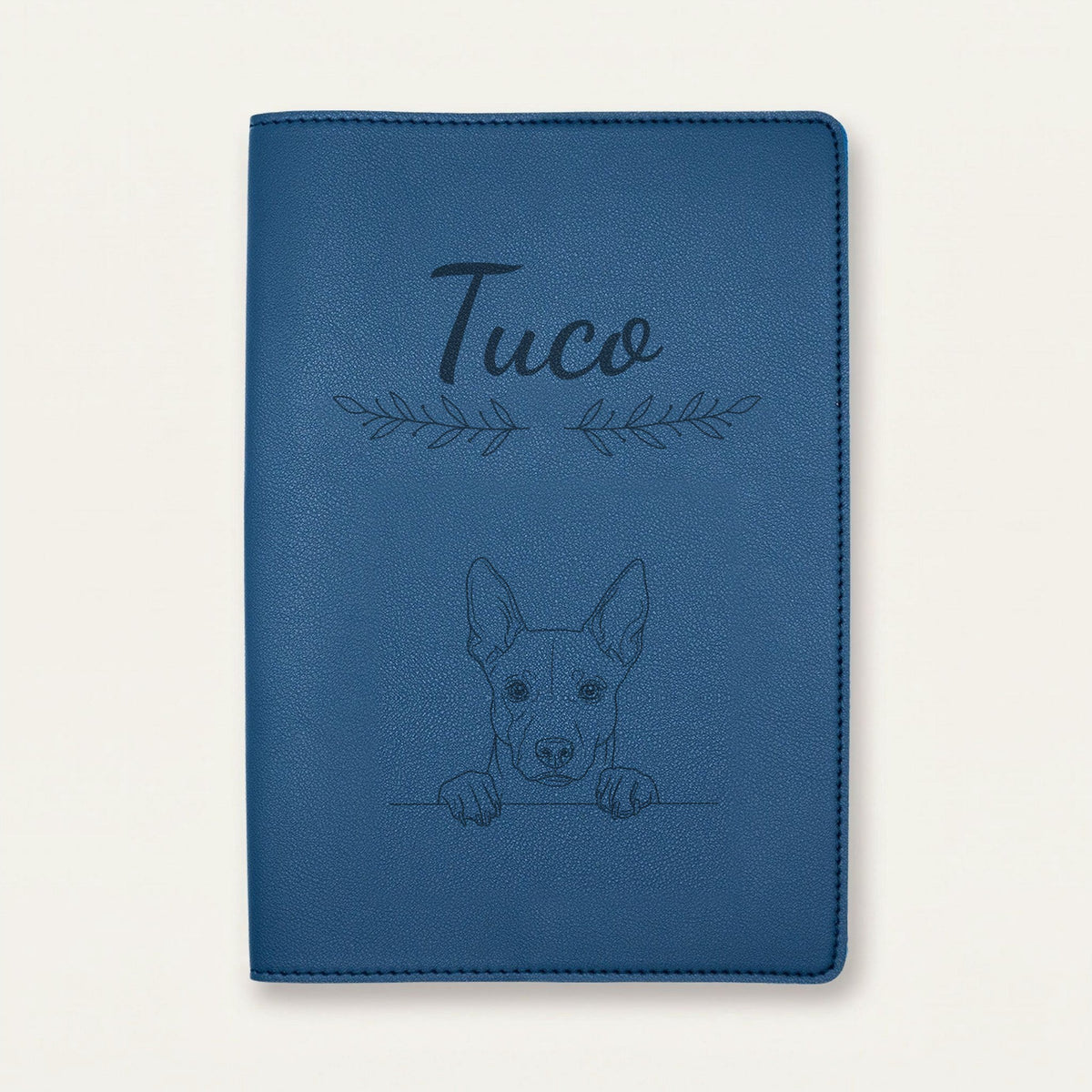 Protège carnet de santé chien personnalisé – Basenji — Bleu nuit — Rameaux — gravure « Tuco »