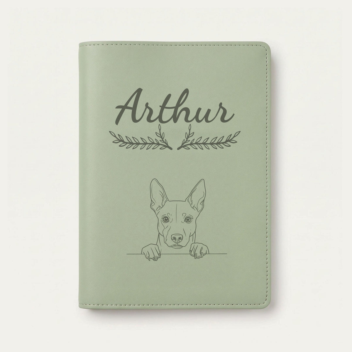 Protège carnet de santé chien personnalisé – Basenji — Vert sauge — Bouquet — gravure « Arthur »