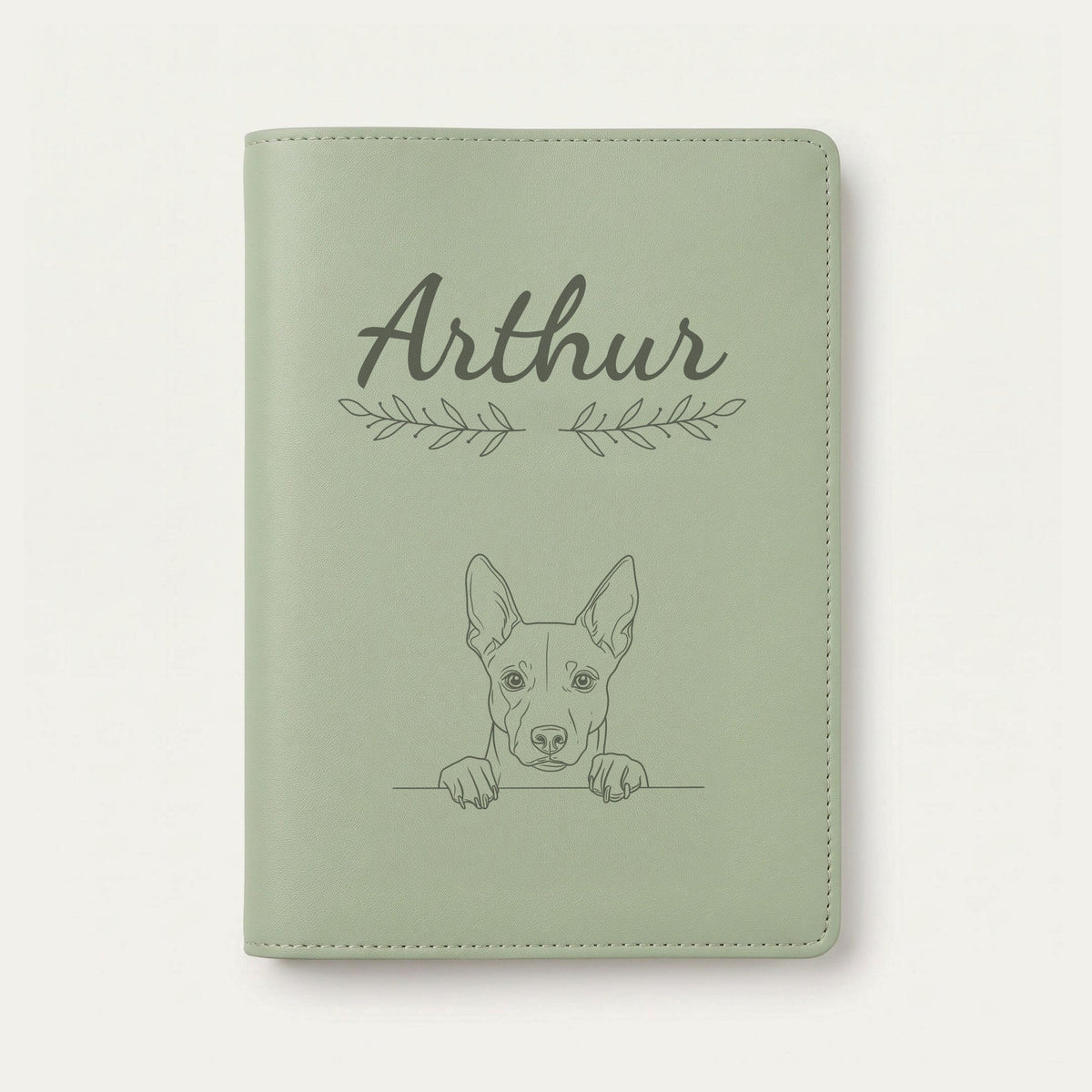 Protège carnet de santé chien personnalisé – Basenji — Vert sauge — Rameaux — gravure « Arthur »