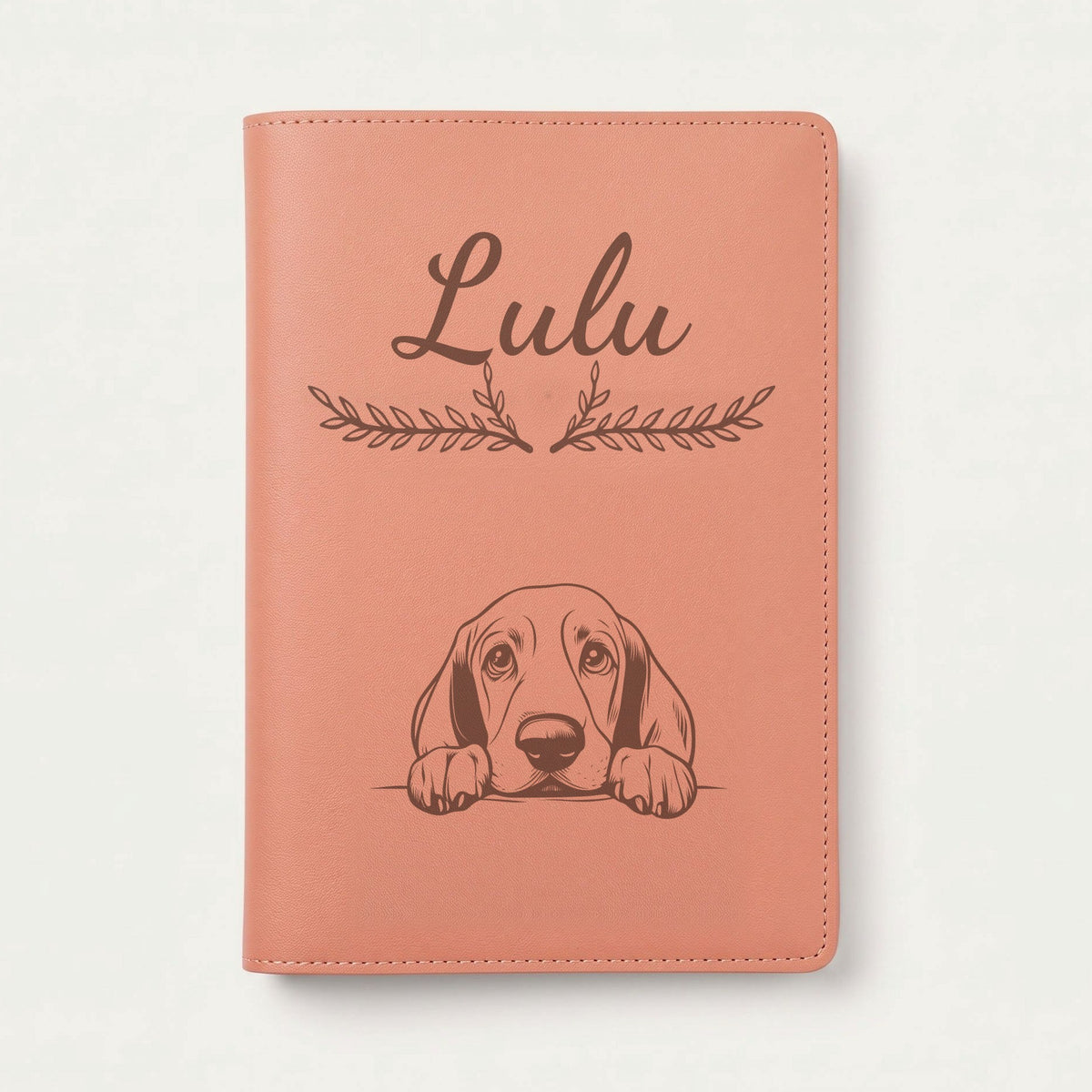 Protège carnet de santé chien personnalisé – Basset hound — Terracotta — Bouquet — gravure « Lulu »