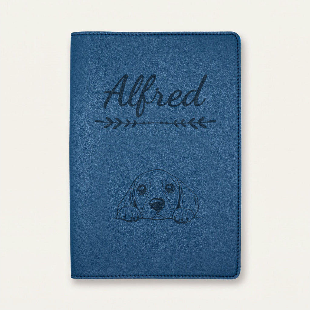 Protège carnet de santé chien personnalisé – Beagle — Bleu nuit — Flèche — gravure « Alfred »