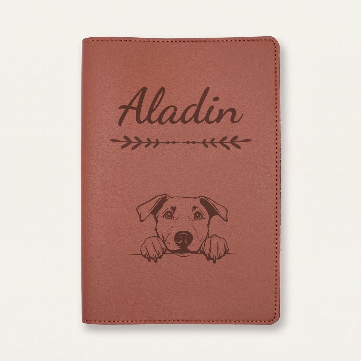 Protège carnet de santé chien personnalisé – Beauceron — Chocolat — Flèche — gravure « Aladin »